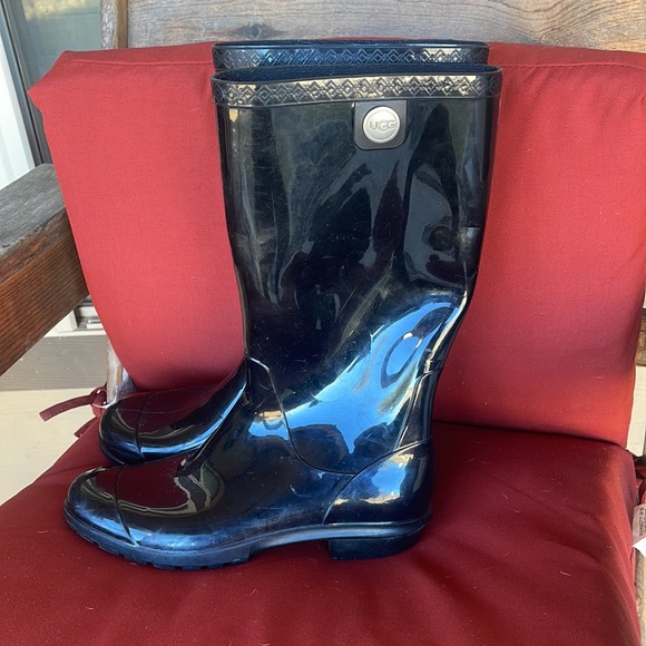 UGG rain boots - Picture 2 of 3